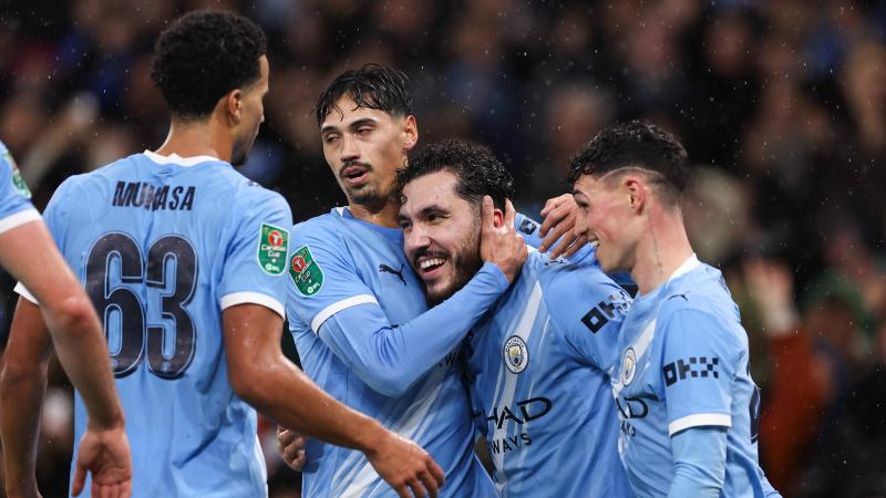 2025上海明日之星冠军杯足球赛圆满落幕，颁奖仪式进行