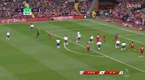 球星突破防守送出关键助攻