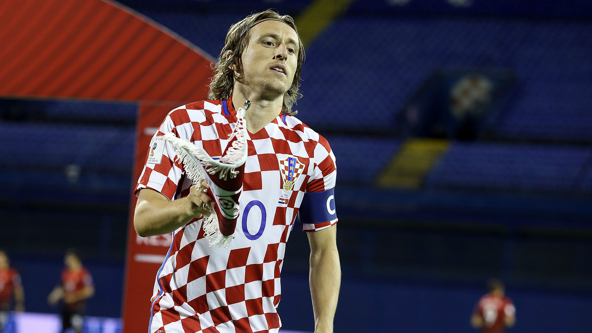 欧文突破防守助攻队友制胜