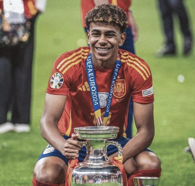 记者：埃切韦里想去罗马而非赫罗纳，他已向身边人重申这一点